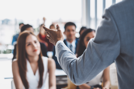 Sensibilisez vos employés à la sécurité grâce à des formations.